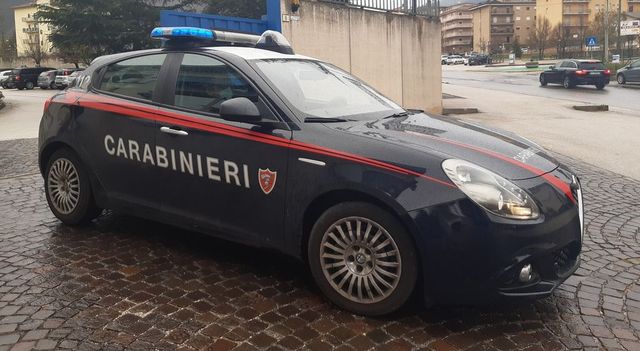 Uccide moglie e ferisce il figlio, fermato da Carabinieri