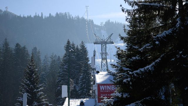 Instalațiile pe cablu oprite și concurs de schi anulat la Poiana Brașov, din cauza viscolului
