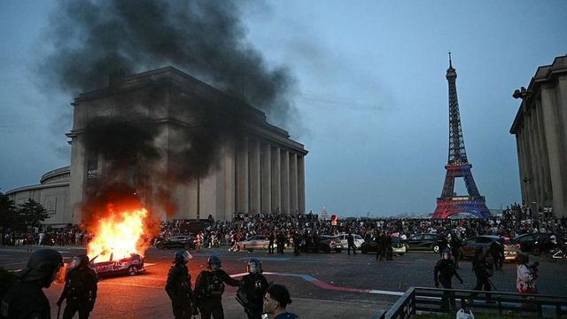 Parigi, dopo la vittoria della Champions la festa dilaga nel caos