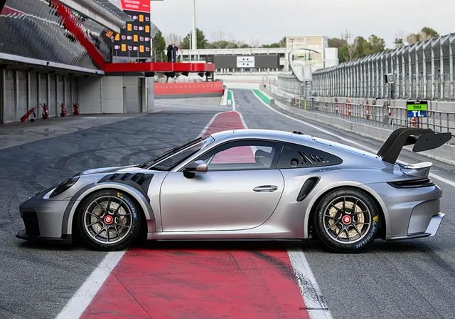 Del coche práctico al sueño sobre ruedas: ¿qué conducen los padres españoles?