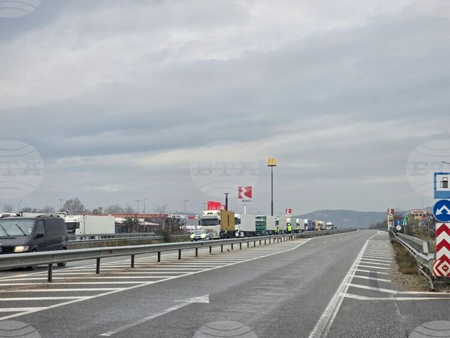 Преустановено е движението на камиони през „Кулата-Промахон“