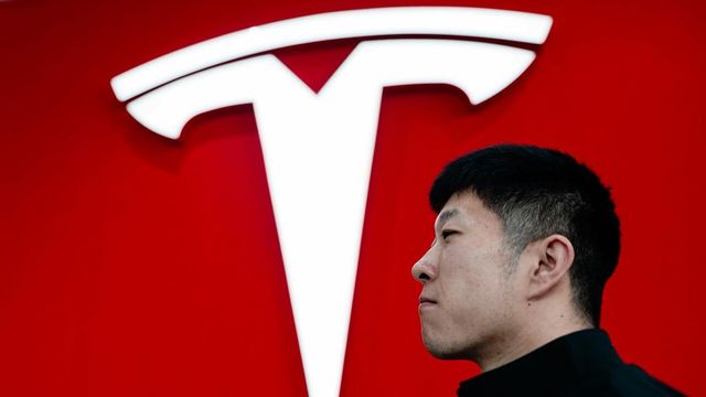 Wsj, Tesla valuta vendita attività cinesi per possibile fusione con SpaceX