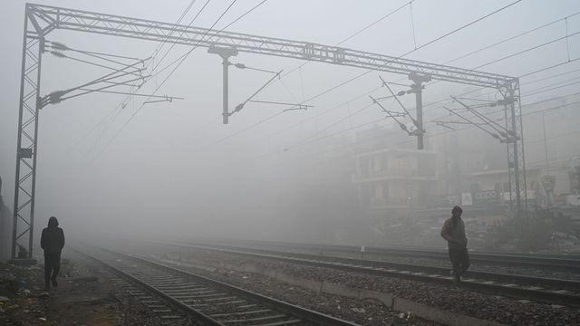 Several flights delayed due to foggy weather at Delhi airport