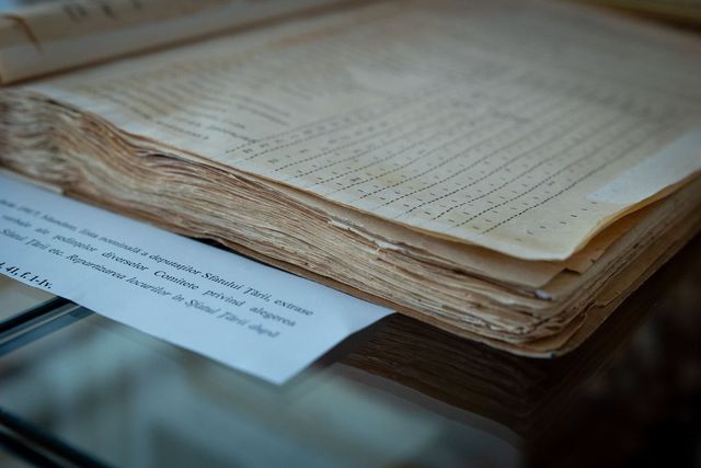 Expoziția de fotografii și documente „Sfatul Țării – file de istorie”, organizată la Parlament
