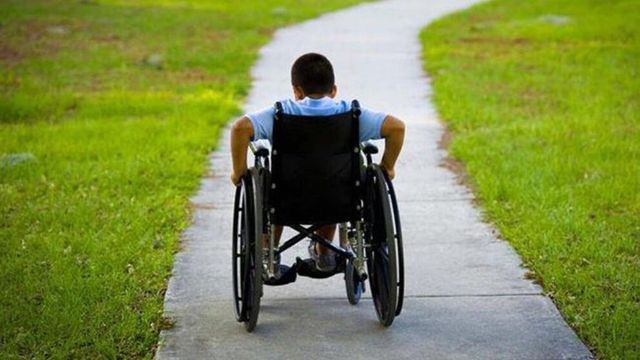 CNAS a efectuat plata anuală de trei mii de lei pentru peste 13 mii de copii cu dizabilități