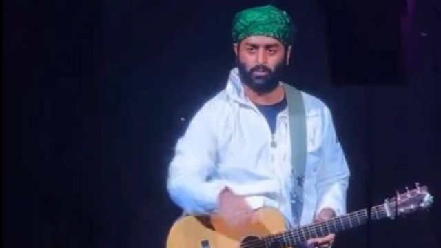 Arijit Apologises To Female Fan After Security Guard Grabs Her Neck