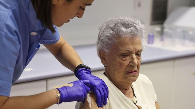 Sanidad aspira a vacunar de gripe y covid a más del 75% de los mayores de 60 años