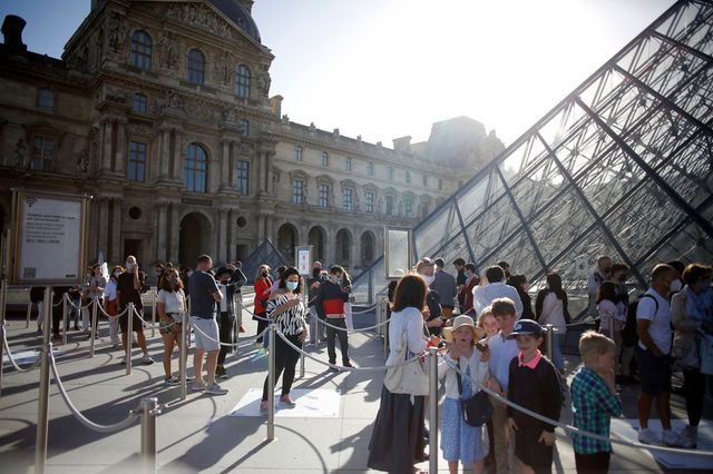 Francia, chiuso il museo del Louvre per motivi di sicurezza