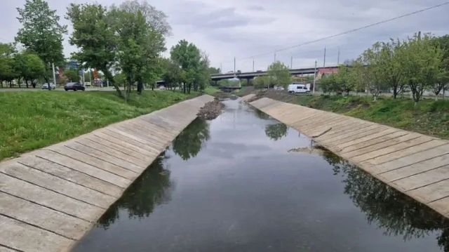 Alertă pe Bîc, după apariția unor pete de ulei. Autoritățile au constituit un grup de lucru de urgență