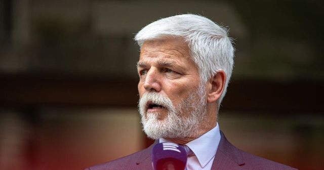 Na summit NATO pojedu, napsal Pavel v dopise Babišovi a odkázal na ústavu