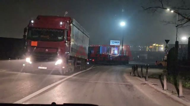 Conflict sangeros intre doi camionagii, in portul Constanta. Unul dintre ei a fost injunghia