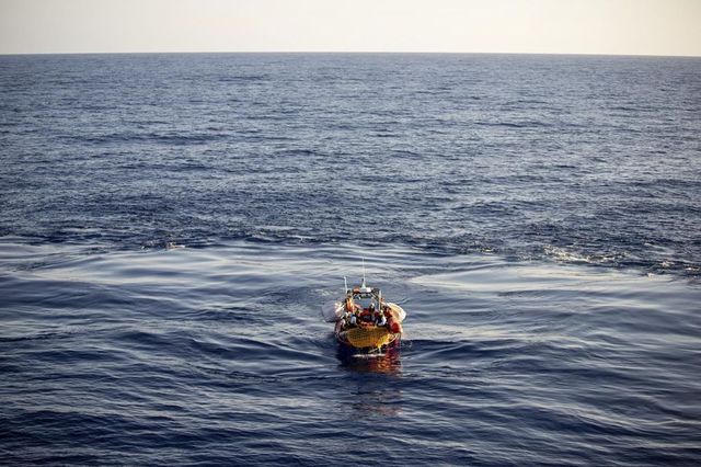 Migranti, la nave Geo Barents soccorre 80 persone in mare