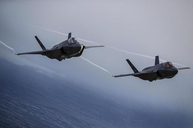 F-35 italiani basati in Estonia intercettano jet russi
