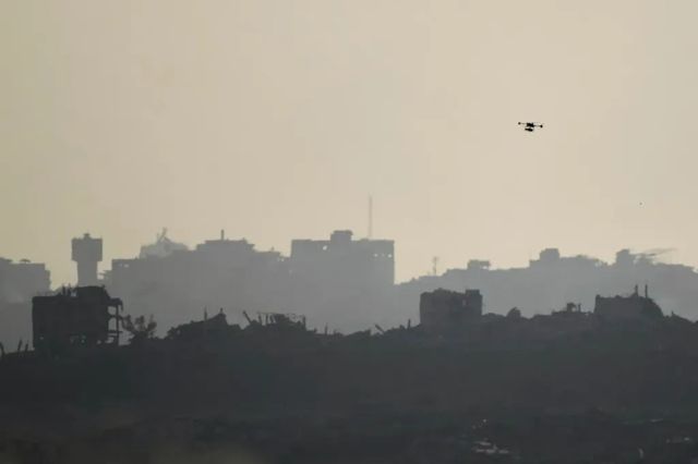 Un preot apropiat al Papei Francisc, rănit într-un atac israelian asupra singurei biserici catolice din Gaza