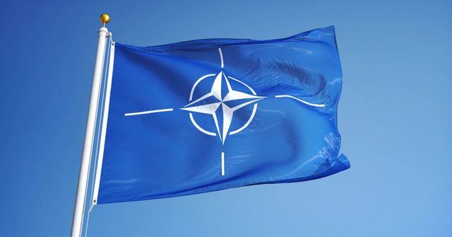 Všechny státy NATO souhlasí se vstupem Ukrajiny, prohlásil šéf Aliance