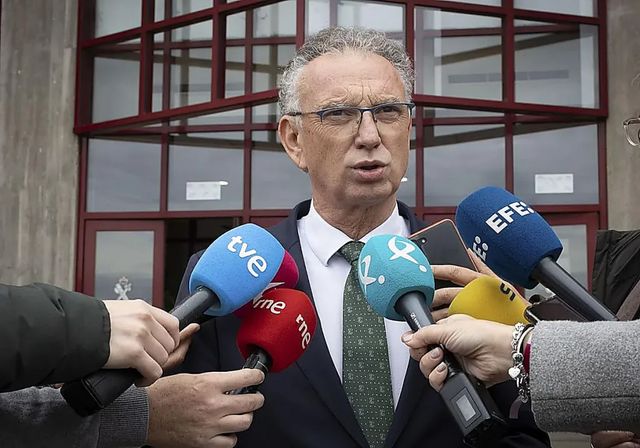 Ferraz coloca al delegado del Gobierno, íntimo amigo de Pedro Sánchez, al frente de la gestora en Extremadura