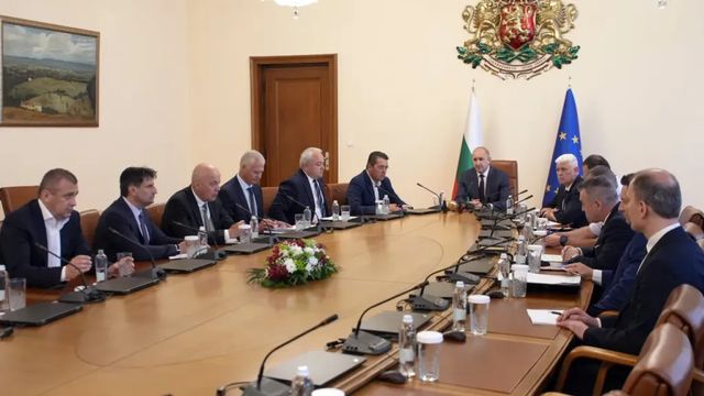 Няма пряка заплаха за сигурността на България, докладваха шефовете на служби на премиера
