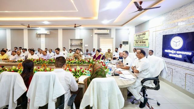 Rahul Gandhi, Uttar Pradesh Minister engage in heated exchange during meeting in Raebareli