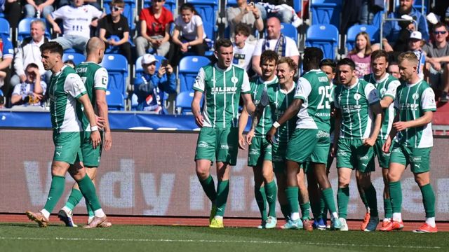 Baník dál tápe, Dukla podlehla Karviné a zůstává u dna, Zlín přestřílel Teplice