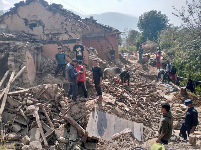 Земетресение с магнитуд 5,6 по Рихтер удари Непал
