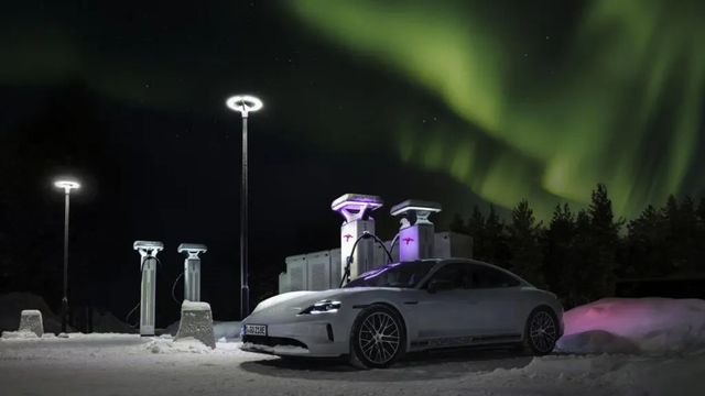 Con Porsche Taycan en el Ártico, un viaje hacia la aurora boreal