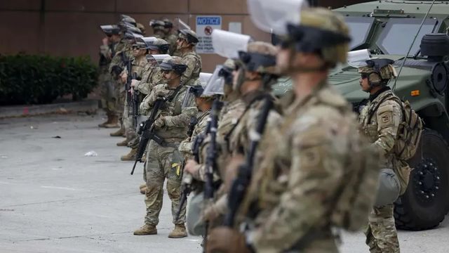 Trump invia 300 membri della Guardia nazionale a Chicago