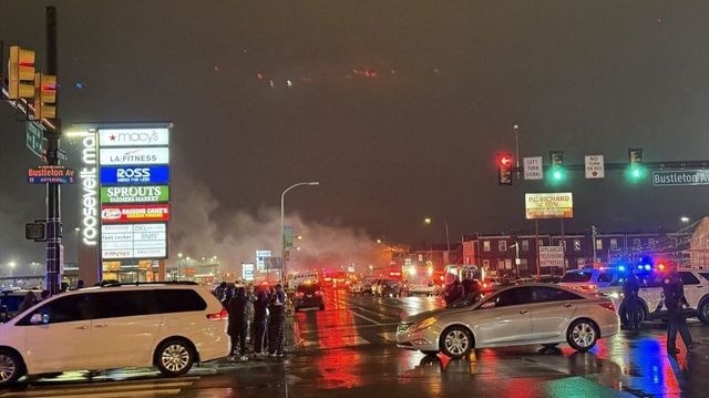 Un avión médico con seis personas a bordo se estrella en una zona residencial de Filadelfia