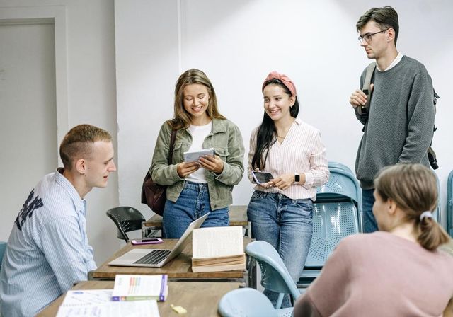 Santander: becas y ayudas al empleo y el emprendimiento que cambian la vida de 36.000 personas cada año