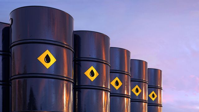 Цената на петрола премина границата от 100 долара за барел