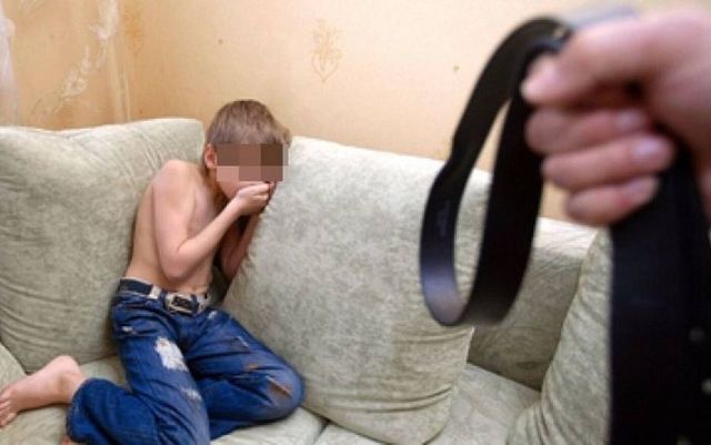 Scene socante, in Vaslui: Barbat arestat dupa ce si-a batut copiii cu biciul