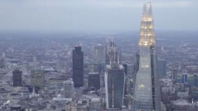 Un bărbat a escaladat cu mâinile goale cel mai înalt zgârie-nori din Londra