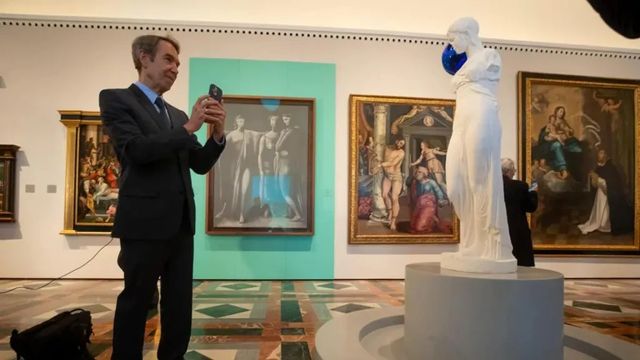 Picasso y Koons, 'cara a cara' en la Alhambra