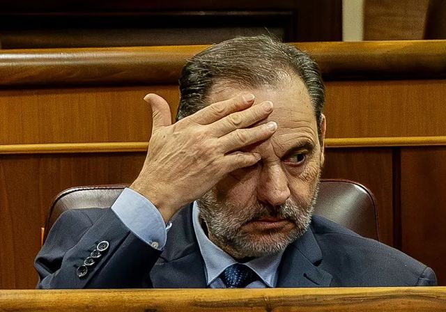 Ábalos no quiere salir de prisión: pide asistir por videoconferencia a la vista para evitar el «sufrimiento» por los traslados