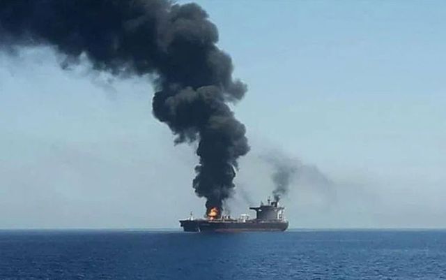 Explozie la bordul unei nave petroliere iraniene, în apropiere de Arabia Saudită