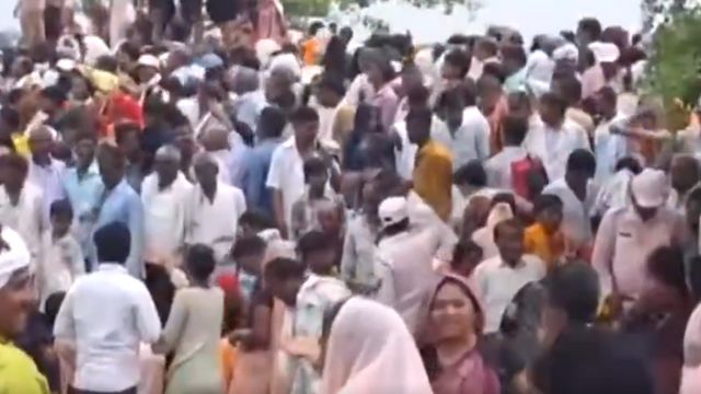 Zeci de oameni au murit în India într-o busculadă la un eveniment religios