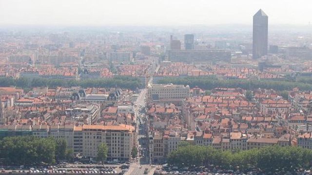 Attacco con coltello in metro a Lione, 3 feriti