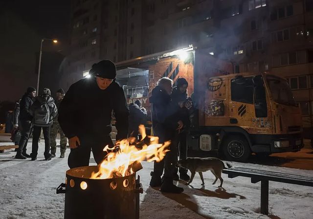 Rusia y Ucrania firman un alto el fuego energético que Moscú limita al domingo