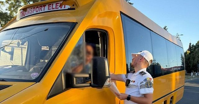 Șofer de microbuz școlar prins băut la volan în Timiș, în timp ce transporta 14 elevi