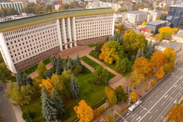 Joi vor fi aleși vicepreședinții Parlamentului și create comisiile și biroul permanent