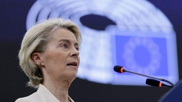 Az orosz olajexportra is vonatkozó szankciós csomagot fogadott el az Európai Unió