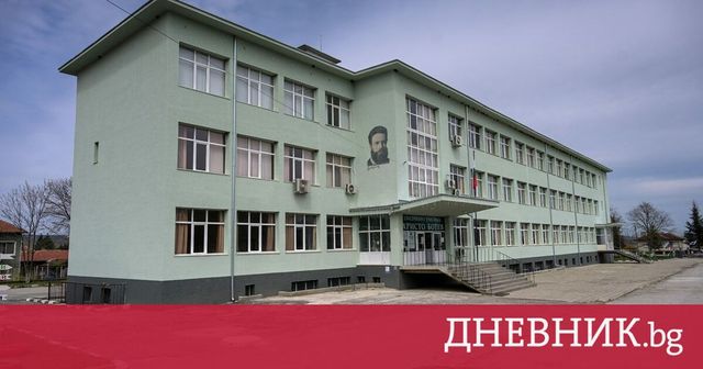 Сигнали за бомби в над 70 училища в цялата страна