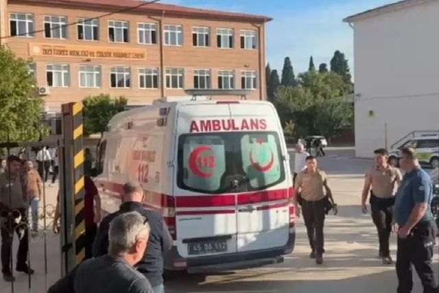Mai mulți elevi răniți, după ce un suspect a deschis focul într-o școală din Manisa, Turcia