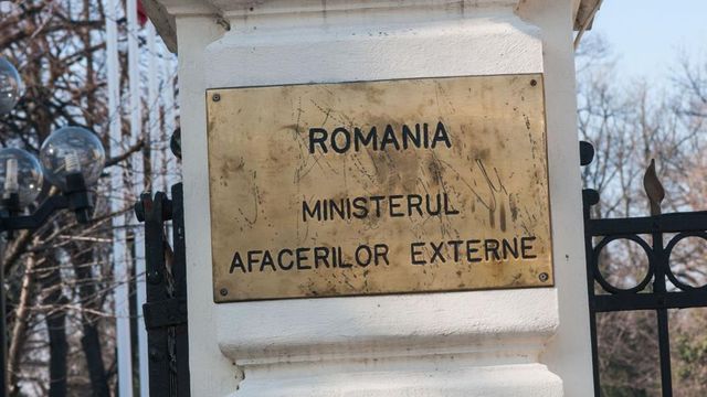 O fostă contabilă din cadrul Ministerului Afacerilor Externe, vizată de DNA