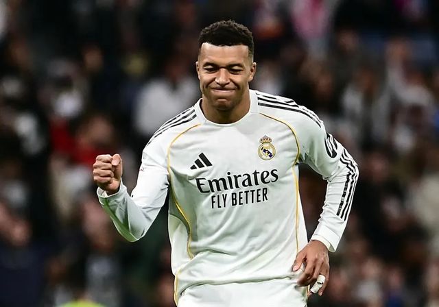 Mbappé eclipsa a los otros astros de la galaxia blanca