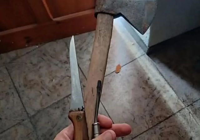 La Policía Local de Granada detiene a un hombre armado con un hacha en busca y captura mientras robaba en una casa