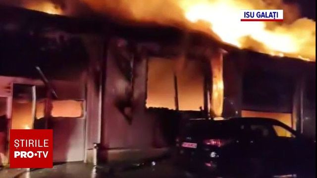 Incendiu devastator la un service auto din Galați, pompierii au găsit un cadavru