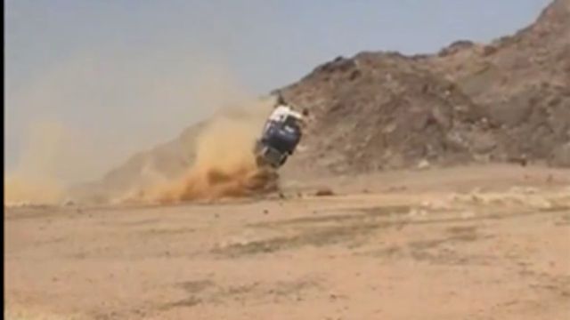 Jesús Calleja sufre un escalofriante accidente en el Dakar