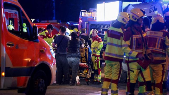 Furgone contro la folla a Berlino, panico in strada