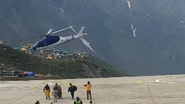 Enroute Kedarnath, Helicopter With 7 Aboard Makes Emergency Landing