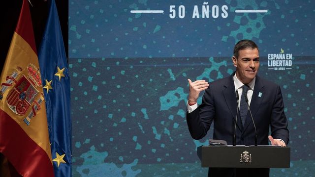 Sánchez obvia el papel de Juan Carlos I en la apertura de los actos de conmemoración de la democracia